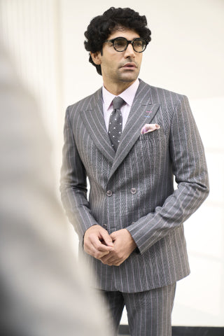 Suits – Raymond